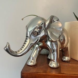 Set of two elephant bookends